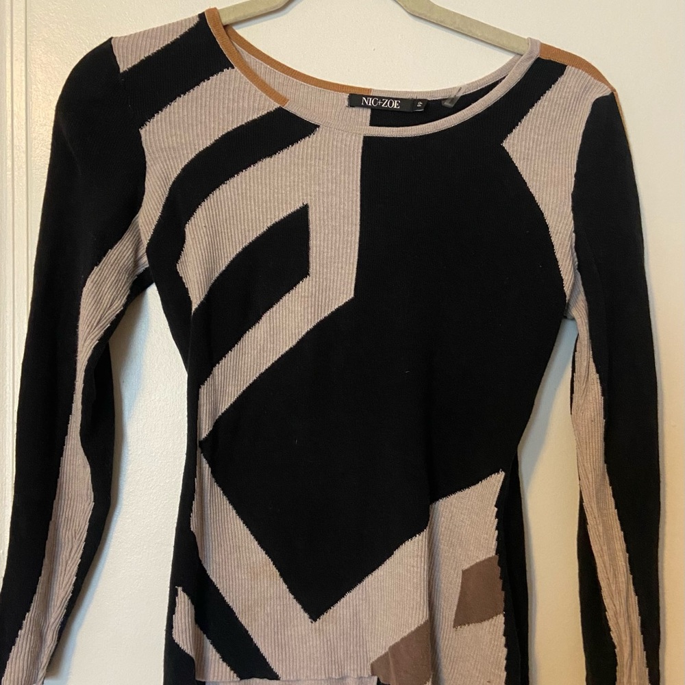 NIC + ZOE Abstract Ribbed Top - Picture 2 of 3